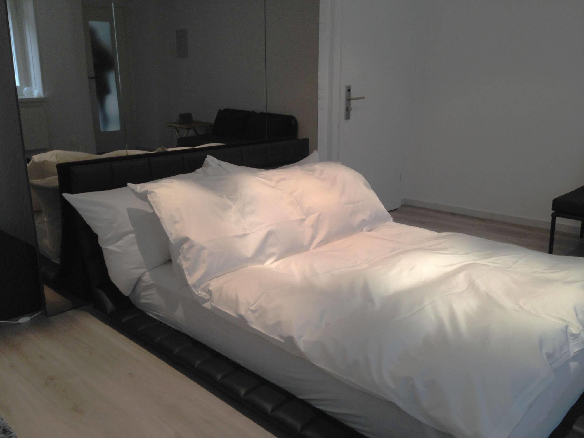 זוג Top City Center Location By Airhome מראה חיצוני תמונה